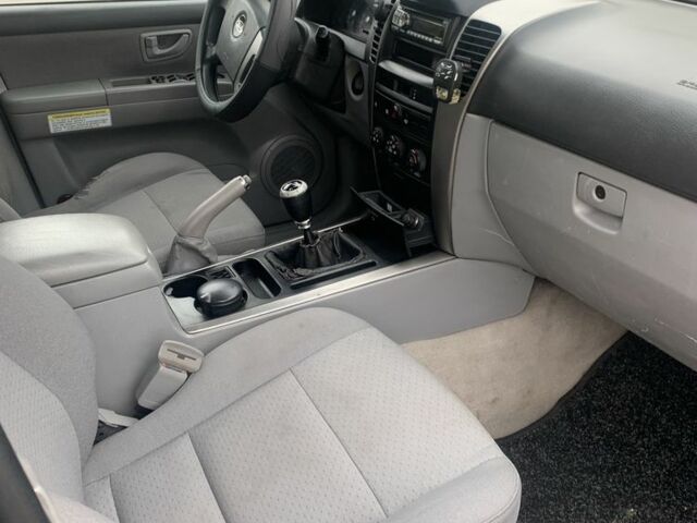 Серый Киа Соренто, объемом двигателя 0 л и пробегом 300 тыс. км за 3509 $, фото 15 на Automoto.ua