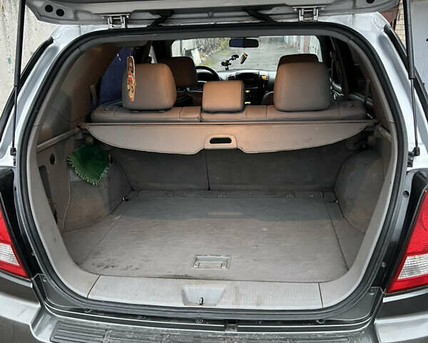 Сірий Кіа Соренто, об'ємом двигуна 2.5 л та пробігом 302 тис. км за 6100 $, фото 17 на Automoto.ua