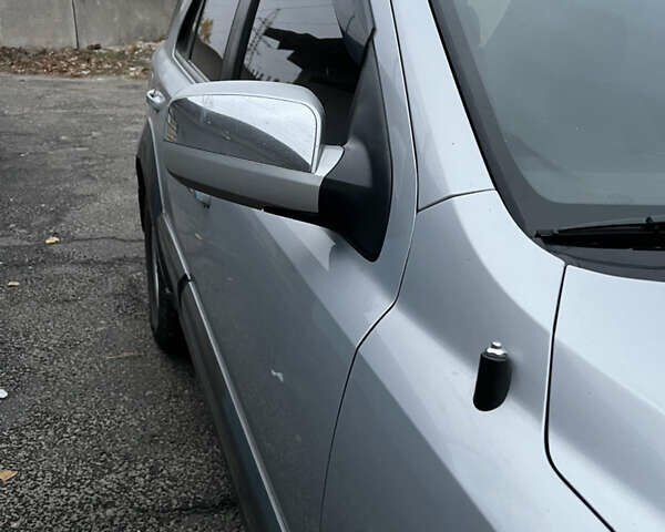 Сірий Кіа Соренто, об'ємом двигуна 2.5 л та пробігом 302 тис. км за 6100 $, фото 2 на Automoto.ua