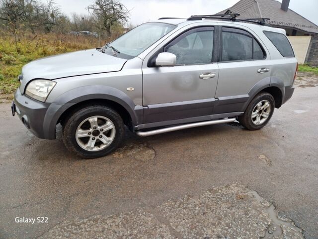 Серый Киа Соренто, объемом двигателя 2.5 л и пробегом 250 тыс. км за 2100 $, фото 1 на Automoto.ua