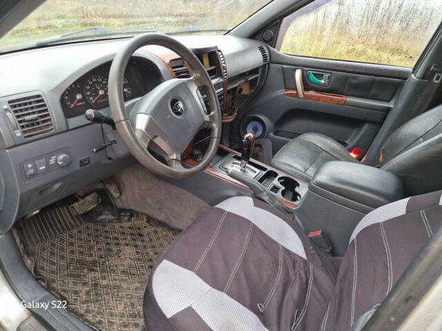 Серый Киа Соренто, объемом двигателя 2.5 л и пробегом 250 тыс. км за 2100 $, фото 3 на Automoto.ua