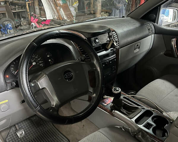 Сірий Кіа Соренто, об'ємом двигуна 0 л та пробігом 250 тис. км за 3600 $, фото 4 на Automoto.ua