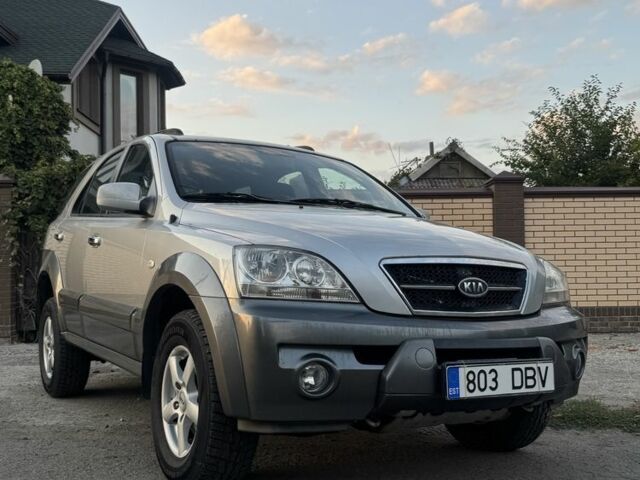 Сірий Кіа Соренто, об'ємом двигуна 2.5 л та пробігом 300 тис. км за 3900 $, фото 1 на Automoto.ua