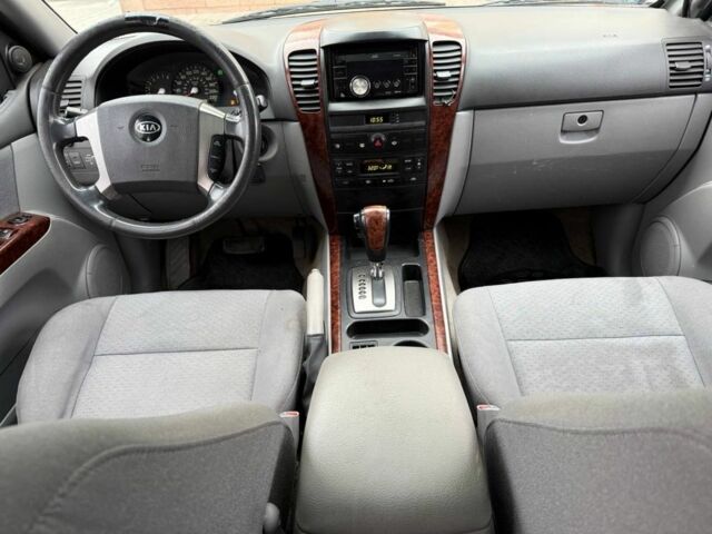 Сірий Кіа Соренто, об'ємом двигуна 0 л та пробігом 300 тис. км за 3085 $, фото 5 на Automoto.ua