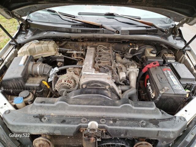 Серый Киа Соренто, объемом двигателя 2.5 л и пробегом 250 тыс. км за 2100 $, фото 4 на Automoto.ua