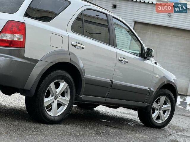 Киа Соренто 2004 в Черновцах на Automoto.ua Серый Киа Соренто, объемом двигателя 3.5 л и пробегом 290 тыс. км за 7350 $, фото 7 на Automoto.ua