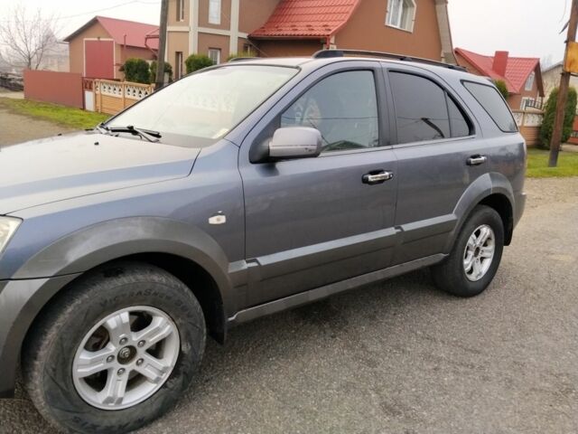 Серый Киа Соренто, объемом двигателя 2.5 л и пробегом 300 тыс. км за 2789 $, фото 2 на Automoto.ua