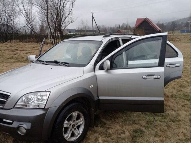Сірий Кіа Соренто, об'ємом двигуна 2.5 л та пробігом 240 тис. км за 3500 $, фото 2 на Automoto.ua