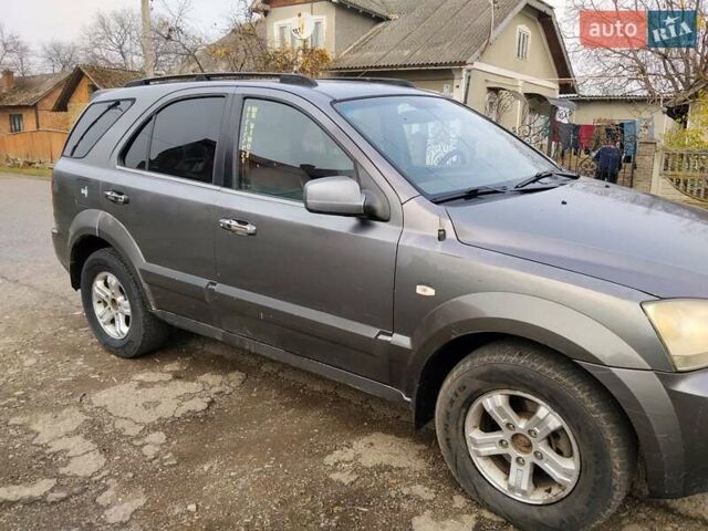 Серый Киа Соренто, объемом двигателя 2.5 л и пробегом 300 тыс. км за 2789 $, фото 2 на Automoto.ua