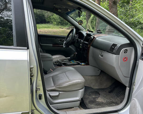 Сірий Кіа Соренто, об'ємом двигуна 2.5 л та пробігом 330 тис. км за 6100 $, фото 2 на Automoto.ua