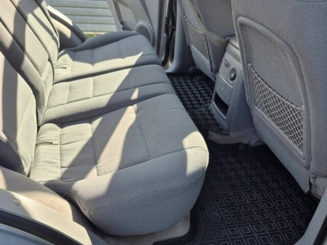 Серый Киа Соренто, объемом двигателя 2.5 л и пробегом 284 тыс. км за 5000 $, фото 3 на Automoto.ua