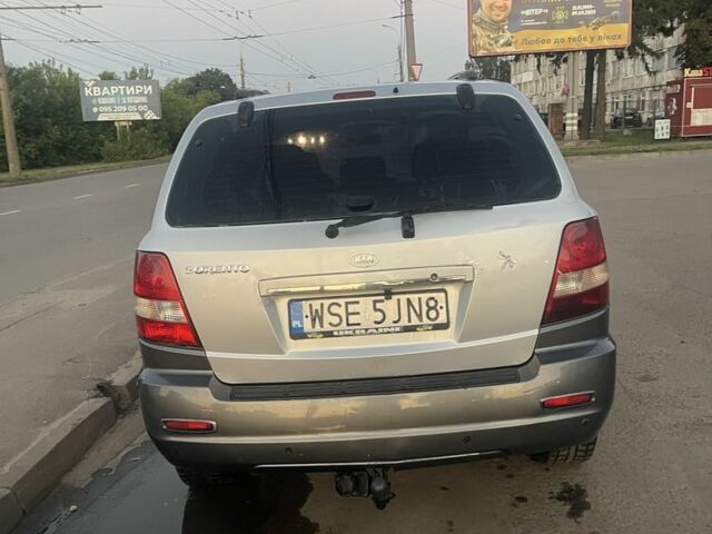 Серый Киа Соренто, объемом двигателя 2.5 л и пробегом 400 тыс. км за 3900 $, фото 1 на Automoto.ua