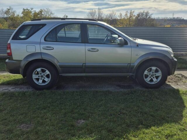 Серый Киа Соренто, объемом двигателя 2.5 л и пробегом 284 тыс. км за 5000 $, фото 1 на Automoto.ua