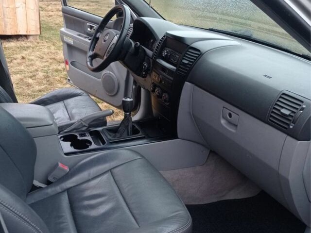 Серый Киа Соренто, объемом двигателя 2.5 л и пробегом 240 тыс. км за 2700 $, фото 8 на Automoto.ua