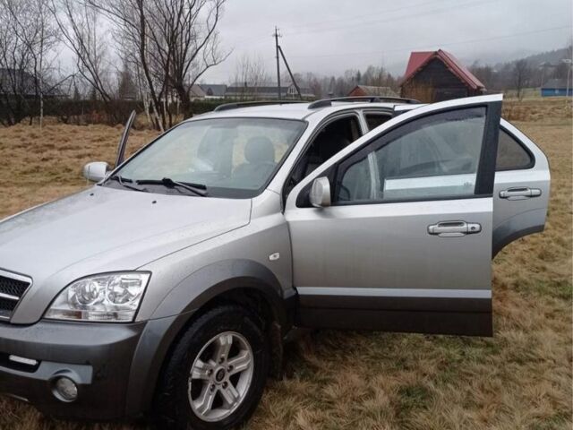 Серый Киа Соренто, объемом двигателя 2.5 л и пробегом 240 тыс. км за 2700 $, фото 1 на Automoto.ua