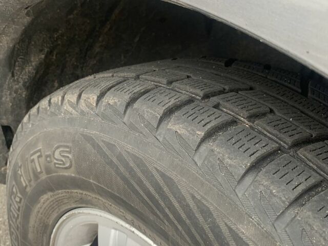 Серый Киа Соренто, объемом двигателя 0 л и пробегом 300 тыс. км за 3509 $, фото 9 на Automoto.ua