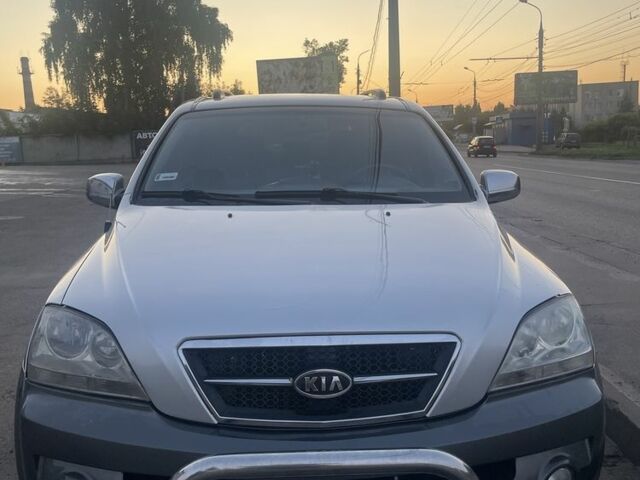 Серый Киа Соренто, объемом двигателя 2.5 л и пробегом 400 тыс. км за 3900 $, фото 2 на Automoto.ua