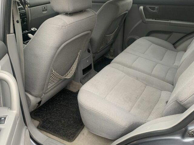 Серый Киа Соренто, объемом двигателя 0 л и пробегом 300 тыс. км за 3509 $, фото 12 на Automoto.ua