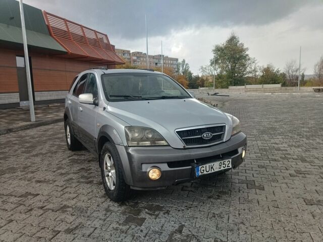 Серый Киа Соренто, объемом двигателя 2.5 л и пробегом 270 тыс. км за 3650 $, фото 2 на Automoto.ua