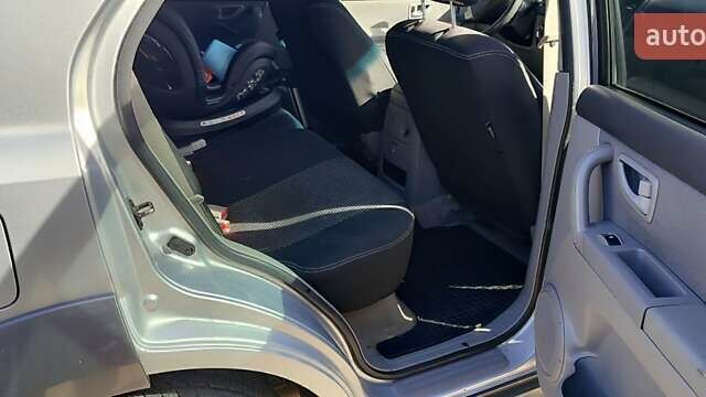 Киа Соренто 2004 в Ужгороде на Automoto.ua Серый Киа Соренто, объемом двигателя 2.5 л и пробегом 303 тыс. км за 7500 $, фото 11 на Automoto.ua