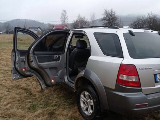 Серый Киа Соренто, объемом двигателя 2.5 л и пробегом 240 тыс. км за 2700 $, фото 4 на Automoto.ua