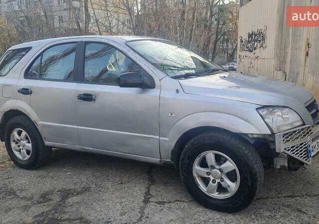 Сірий Кіа Соренто, об'ємом двигуна 2.5 л та пробігом 297 тис. км за 4200 $, фото 2 на Automoto.ua