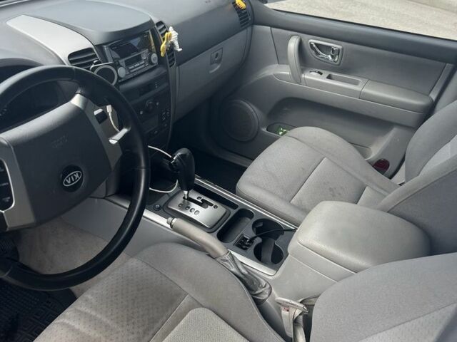 Сірий Кіа Соренто, об'ємом двигуна 2.5 л та пробігом 300 тис. км за 5000 $, фото 2 на Automoto.ua