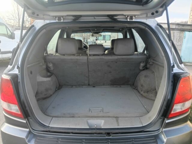 Серый Киа Соренто, объемом двигателя 2.5 л и пробегом 350 тыс. км за 3600 $, фото 5 на Automoto.ua