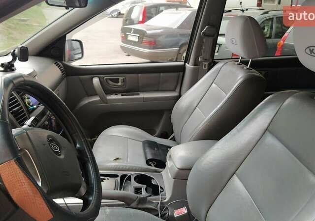 Киа Соренто 2005 в Хмельницком на Automoto.ua Серый Киа Соренто, объемом двигателя 2.5 л и пробегом 300 тыс. км за 7999 $, фото 2 на Automoto.ua