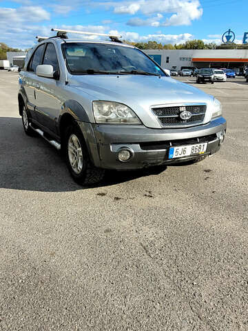 Киа Соренто 2005 в Ужгороде на Automoto.ua Серый Киа Соренто, объемом двигателя 2.5 л и пробегом 285 тыс. км за 3000 $, фото 1 на Automoto.ua