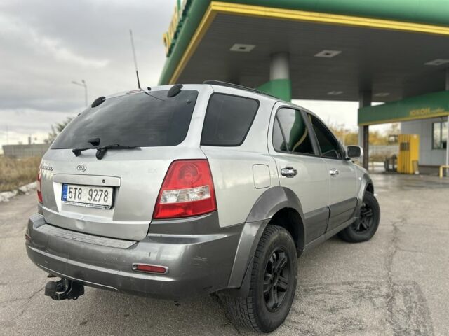 Серый Киа Соренто, объемом двигателя 2.5 л и пробегом 219 тыс. км за 4450 $, фото 3 на Automoto.ua