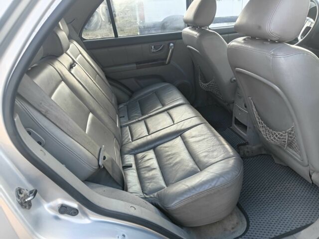 Серый Киа Соренто, объемом двигателя 2.5 л и пробегом 350 тыс. км за 3600 $, фото 6 на Automoto.ua