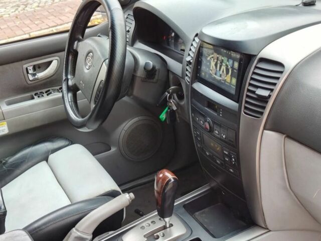 Серый Киа Соренто, объемом двигателя 2.5 л и пробегом 288 тыс. км за 2700 $, фото 6 на Automoto.ua