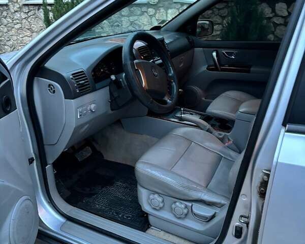 Сірий Кіа Соренто, об'ємом двигуна 2.5 л та пробігом 273 тис. км за 6600 $, фото 5 на Automoto.ua