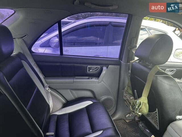 Серый Киа Соренто, объемом двигателя 2.5 л и пробегом 300 тыс. км за 6000 $, фото 3 на Automoto.ua