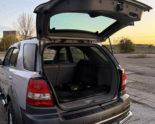 Киа Соренто 2005 в Белгород-Днестровском на Automoto.ua Серый Киа Соренто, объемом двигателя 2.5 л и пробегом 236 тыс. км за 7700 $, фото 9 на Automoto.ua