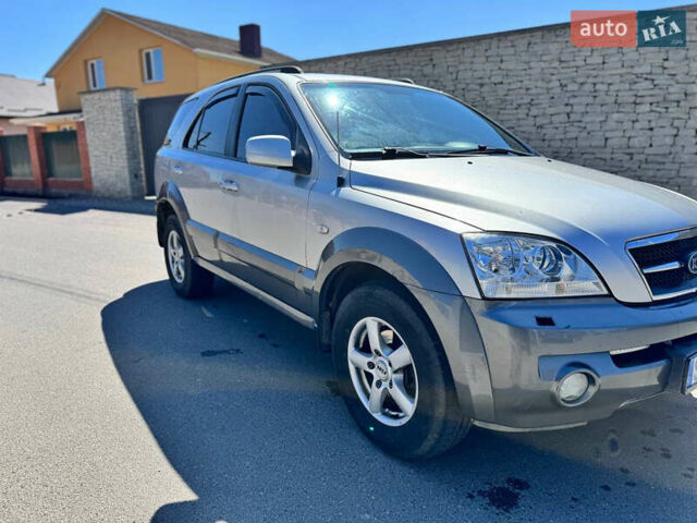 Серый Киа Соренто, объемом двигателя 2.5 л и пробегом 300 тыс. км за 3800 $, фото 1 на Automoto.ua
