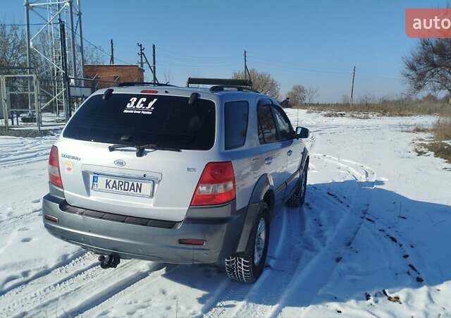 Серый Киа Соренто, объемом двигателя 2.5 л и пробегом 300 тыс. км за 8500 $, фото 3 на Automoto.ua
