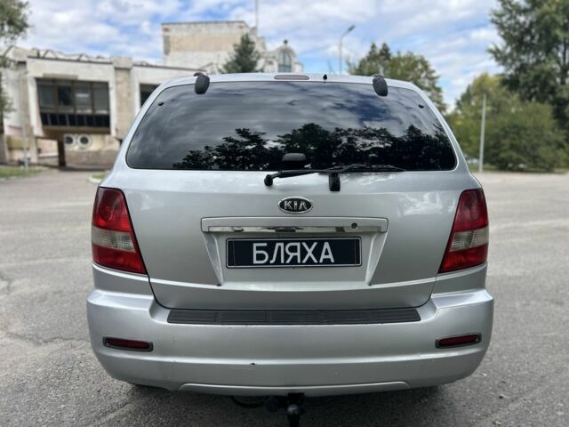 Серый Киа Соренто, объемом двигателя 2.5 л и пробегом 228 тыс. км за 4200 $, фото 3 на Automoto.ua