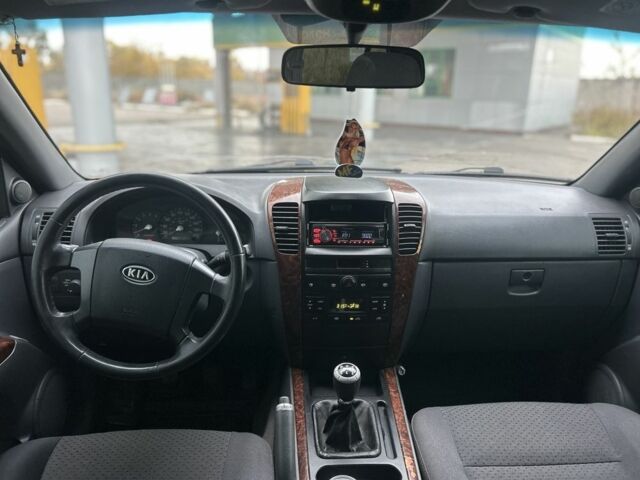 Серый Киа Соренто, объемом двигателя 2.5 л и пробегом 219 тыс. км за 4450 $, фото 16 на Automoto.ua