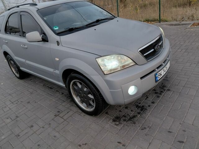 Серый Киа Соренто, объемом двигателя 2.5 л и пробегом 300 тыс. км за 5300 $, фото 2 на Automoto.ua