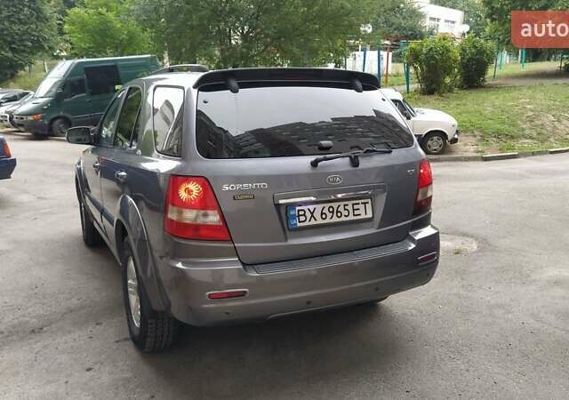 Киа Соренто 2005 в Хмельницком на Automoto.ua Серый Киа Соренто, объемом двигателя 2.5 л и пробегом 300 тыс. км за 7999 $, фото 3 на Automoto.ua