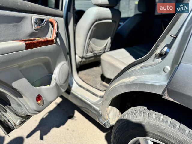 Серый Киа Соренто, объемом двигателя 2.5 л и пробегом 300 тыс. км за 3800 $, фото 8 на Automoto.ua