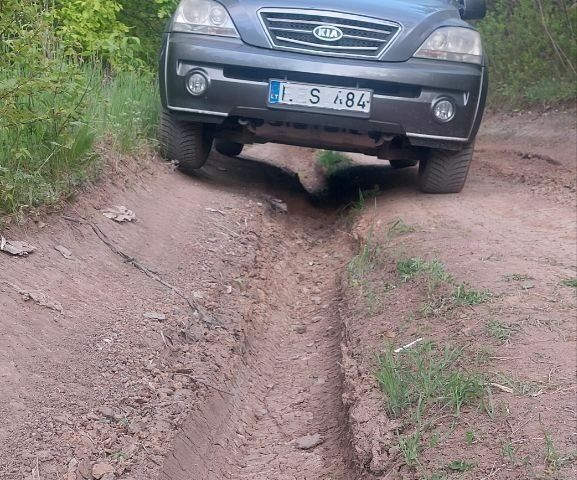 Серый Киа Соренто, объемом двигателя 2.5 л и пробегом 350 тыс. км за 4500 $, фото 4 на Automoto.ua