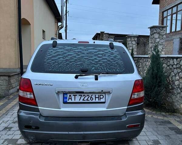 Сірий Кіа Соренто, об'ємом двигуна 2.5 л та пробігом 273 тис. км за 6600 $, фото 2 на Automoto.ua