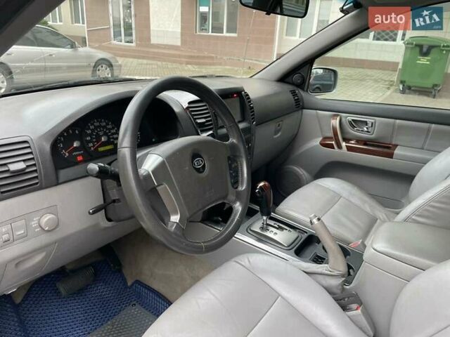 Серый Киа Соренто, объемом двигателя 2.5 л и пробегом 238 тыс. км за 7500 $, фото 8 на Automoto.ua