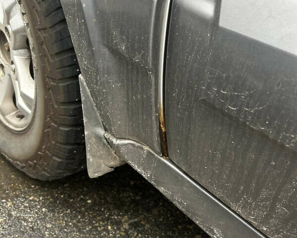 Серый Киа Соренто, объемом двигателя 2.5 л и пробегом 300 тыс. км за 6000 $, фото 9 на Automoto.ua