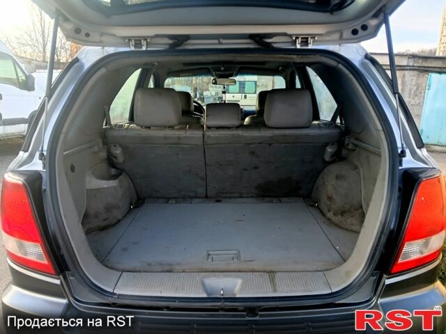 Серый Киа Соренто, объемом двигателя 2.5 л и пробегом 340 тыс. км за 3600 $, фото 5 на Automoto.ua