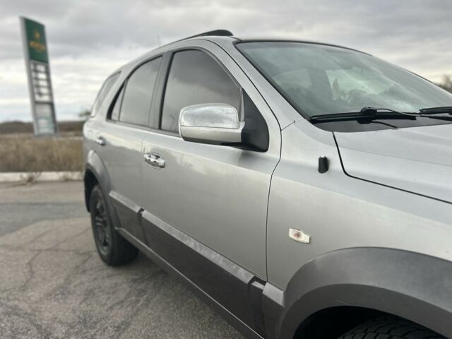 Серый Киа Соренто, объемом двигателя 2.5 л и пробегом 219 тыс. км за 4450 $, фото 9 на Automoto.ua