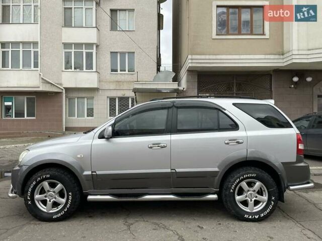 Серый Киа Соренто, объемом двигателя 2.5 л и пробегом 238 тыс. км за 7500 $, фото 4 на Automoto.ua
